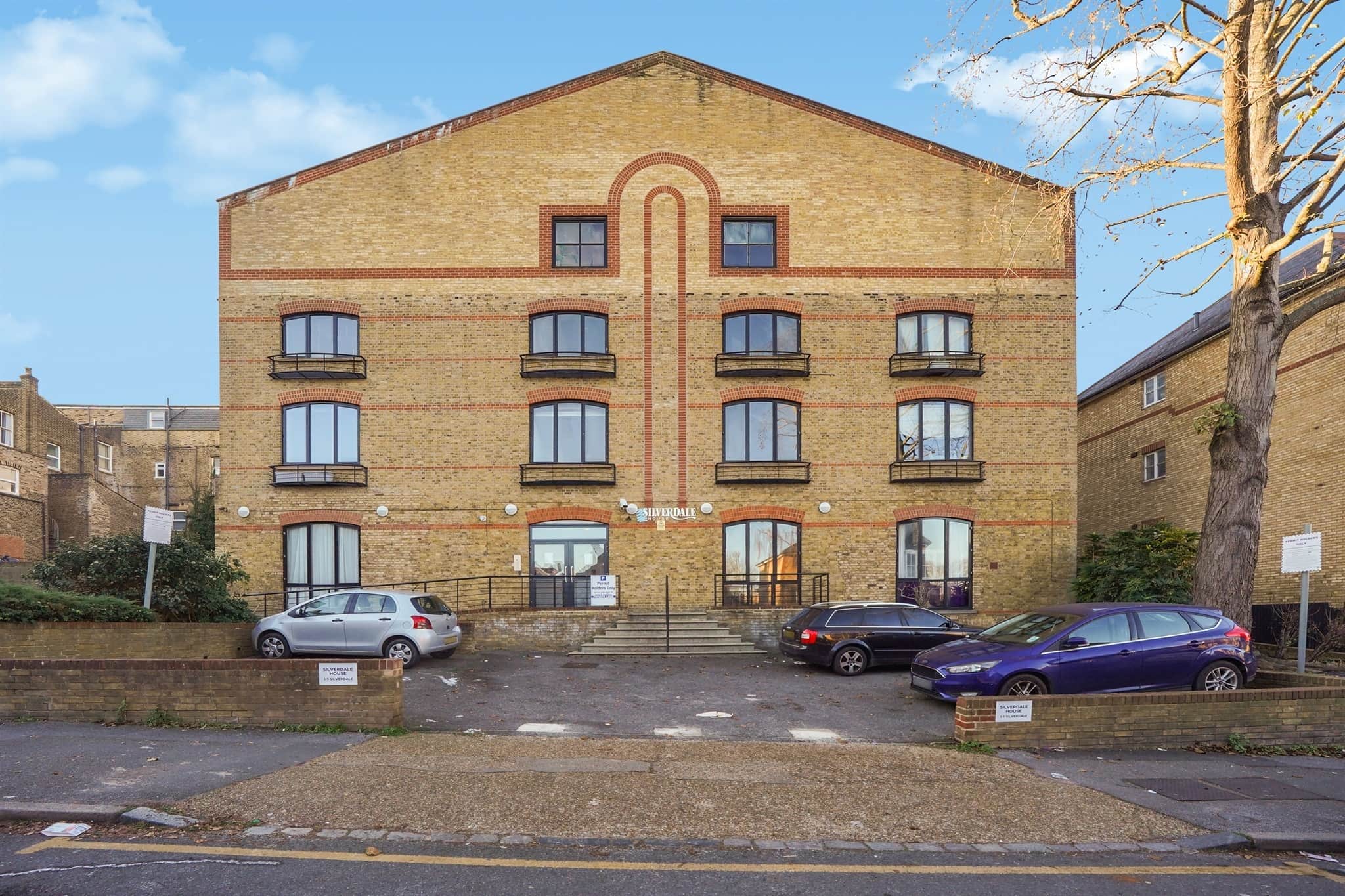 Property photo 0